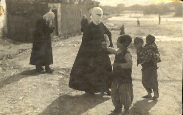 10609785 Macedonia Macedonia veiled women ca. 1915