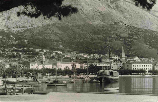 73971241 MAKARSKA Croatia Party at the harbor