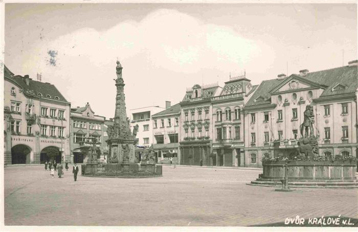 73975379 Dvur Kralove nad Labem Koeniginhof Elbe CZ Stadtplatz Brunnen