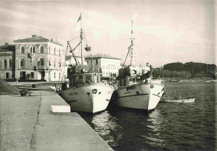 73988835 Porec Croatie Fête au port