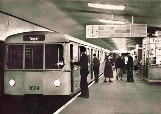 74004156 Bahnhof Gare Railway-Station Untergrund Berlin Tegel