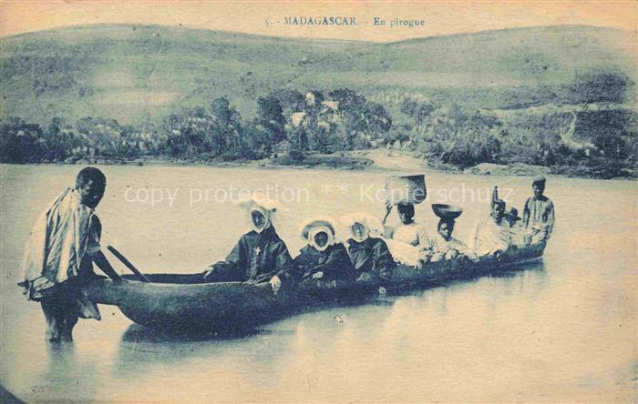 74019655 Madagascar Madagaskar En pirogue