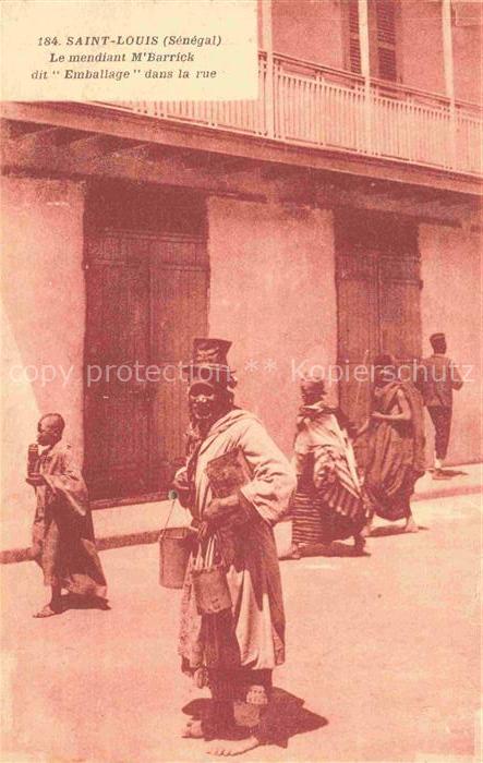 74019674 St Louis  Senegal Le mendiant M Barrick dit Emballage dans la rue