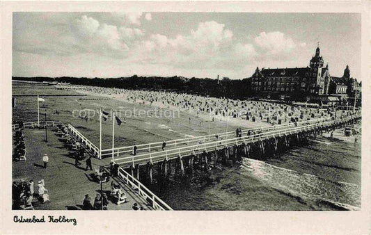 74020563 Kolberg  Ostseebad KOLOBRZEG PL Seebruecke Strand