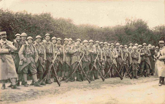 74018755 Militaria France Soldaten Gruppen fotto