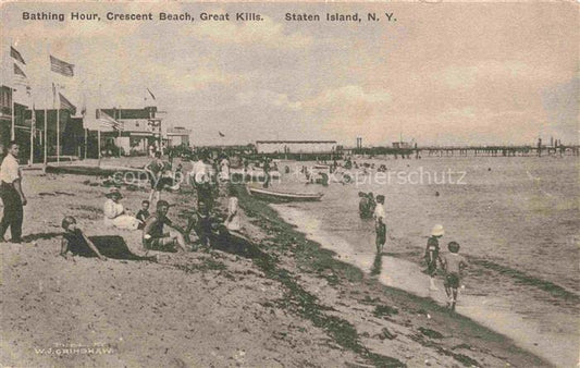 74024556 Staten Island New York USA Bathing Hour Crescent Beach Great Kills