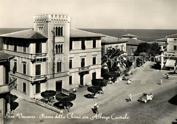 13329938 San Vincenzo Toscana Piazza della Chiesa con Albergo Centrale