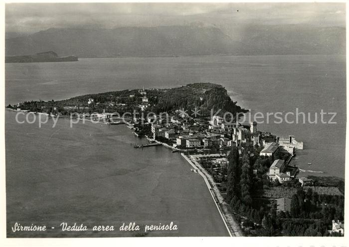 13316948 Sirmione Lago di Garda Veduta aerea della penisola