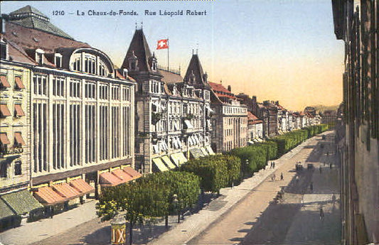 10551071 La La Chaux - de - Fonds Rue Leopold Robert unused around 1910