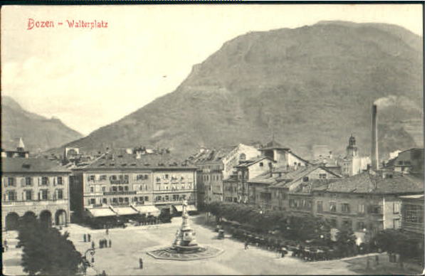 10599898 Bozen South Tyrol Bozen Platz unused ca. 1910