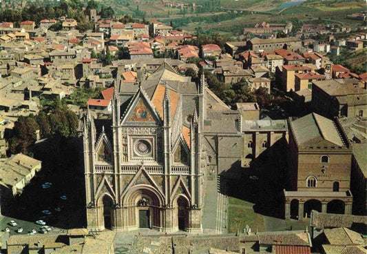 73995871 Orvieto Terni Umbria IT Domkirche mit Paepstepalast Fliegeraufnahme