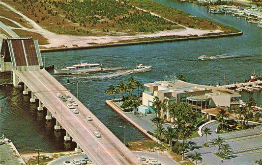 73996350 Fort Lauderdale Florida USA Looking across the Inlet Waterway at fabulo