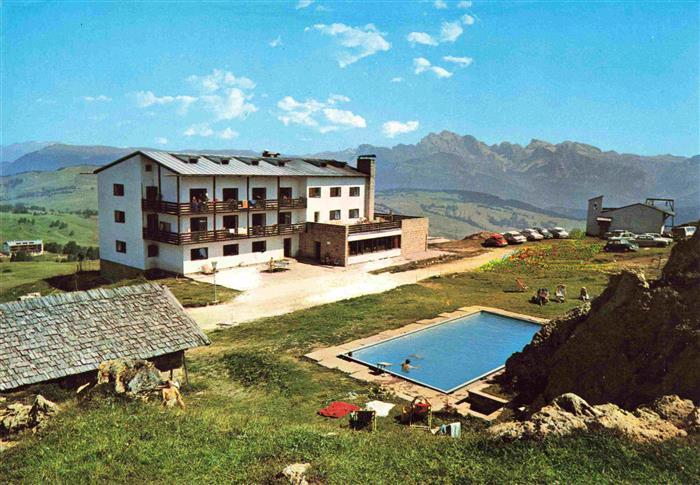 73998340 Seiseralm Seiseralpe Alpe di Siusi Trentino IT Berghotel Gold Knopf Poo