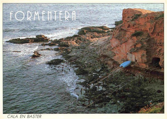 73998904 Formentera ES Cala en Baster Fliegeraufnahme