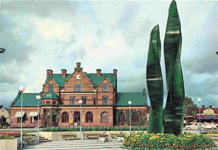 74002227 Umea Sweden Vicke Lindstrand's sculpture Groen Eld Vid Jaernvaegsstatione