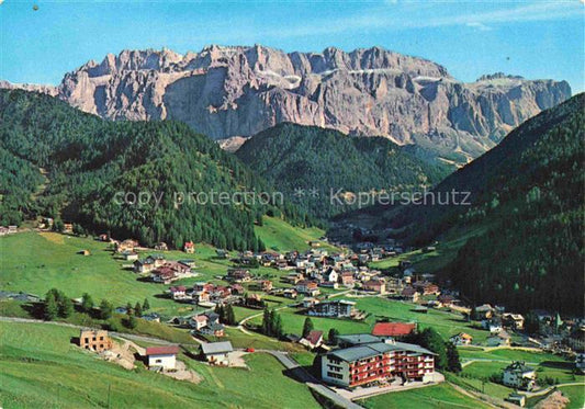 74003552 Val Gardena Wolkenstein mit dem Sellastock