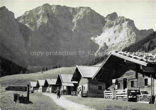 74004894 Eng Alm 1272m Tirol Almen mit Grubenkar Karwendelgebirge