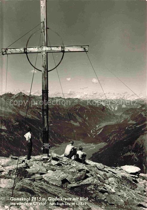 74010144 oetztal Tirol AT Gamskogel Gipfelkreuz mit Blick ins oetztal