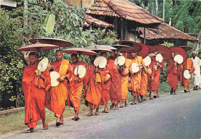 74010333 SRI LANKA Ceylon Buddhist Monks