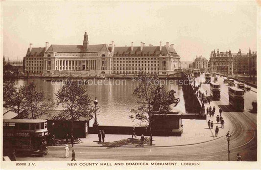 74010744 LONDON  UK New County Hall and Boadicea Monument