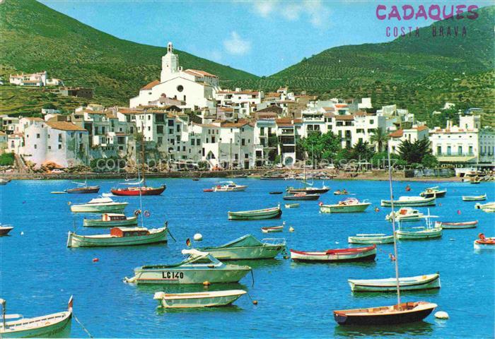 74013481 Cadaques Costa Brava ES Rada y centro de la villa Hafen Blick zur Stadt