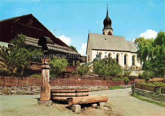 74013675 Fiss Tirol AT Ortsmotiv mit Kirche Brunnen