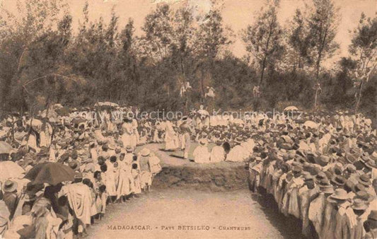 74014945 Madagascar Madagaskar Pays Betsileo Chanteurs