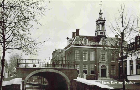 74015929 Edam NL Dam met Stadhuis