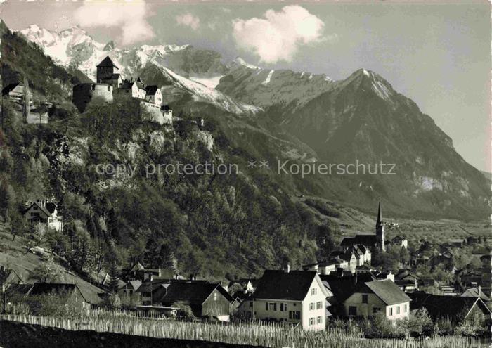 74015958 Vaduz Liechtenstein FL Panorama Blick zum Schloss Rappenstein und Falkn