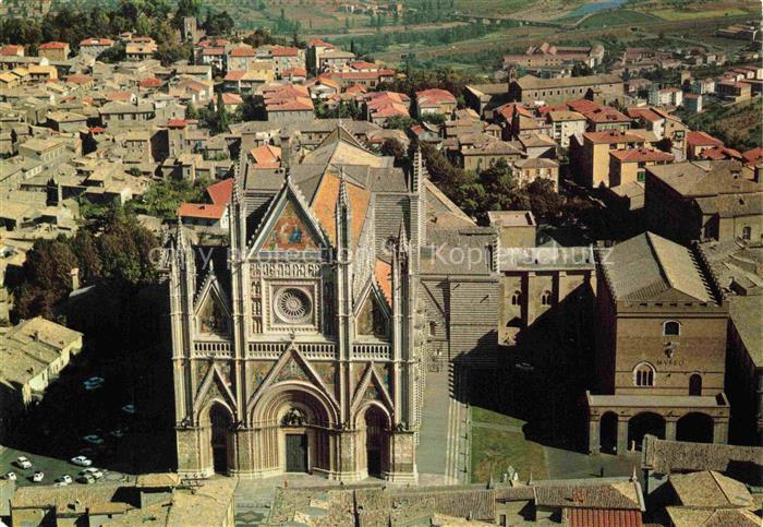 74016278 Orvieto Terni Umbria IT Veduta aérea del Duomo e Palazzo dei Papi Domki