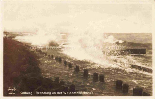 74017088 Kolberg  Ostseebad KOLOBRZEG PL Brandung an der Waldenfelsschanze