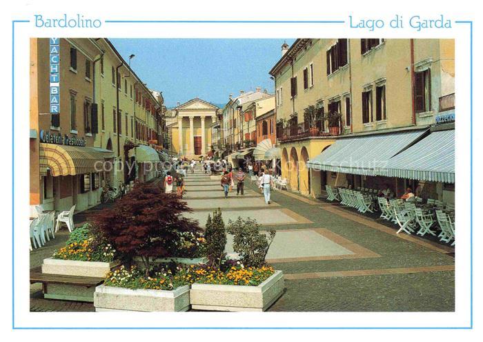 74018922 Bardolino Lago di Garda IT Ortszentrum Strassencafés Fussgaengerzone