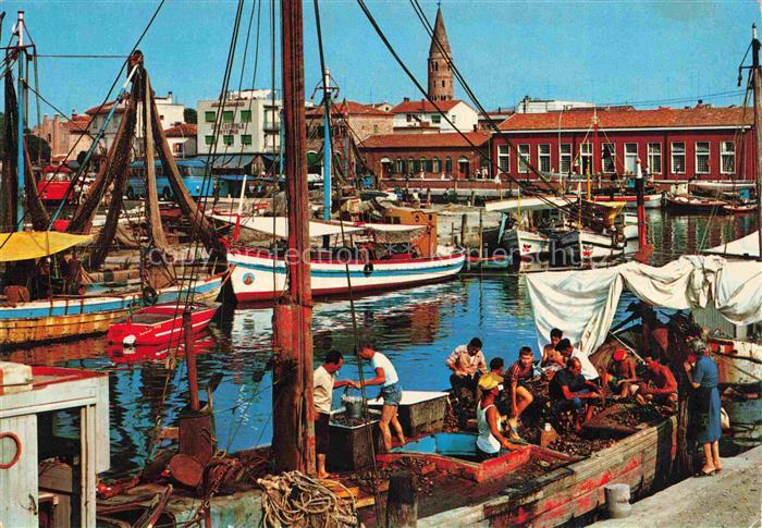 74026768 Caorle Veneto IT Porto Pescatori Fischerhafen Fischkutter