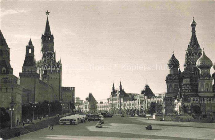 74028105 MOSCOW  Moskau Moscou RU View of the Red Square from the Moskvoretsky B