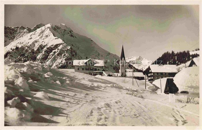 74033224 Mittelberg Vorarlberg AT Winterpanorama Teilansicht mit Kirche Blick zu