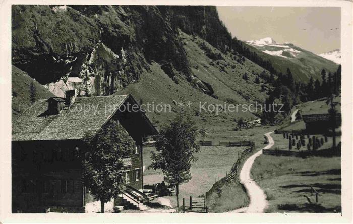 74033276 Lacknerbrun Mayrhofen Zillertal AT Teilansicht Bergdorf