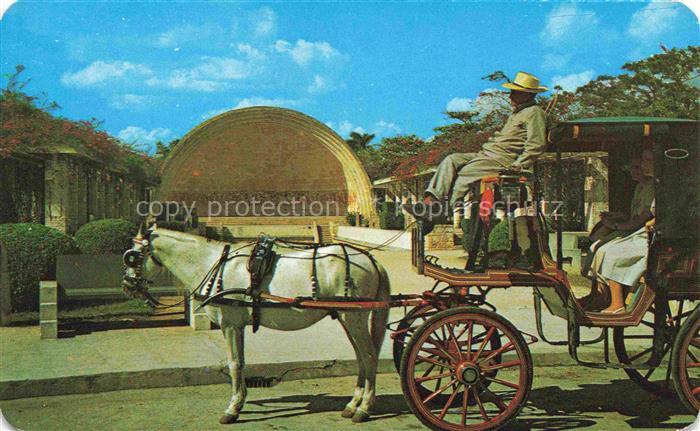 74033619 Yucatan Peninsula Un Coche Calesa en el Parque de las Américas