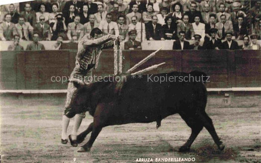 74028179 Stierkampf Corrida de Toros Bullfight-- Arruza Banderilleando