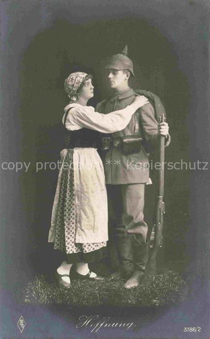 74028846 Foto PFB Nr. 3786/2 Soldat Frau Gewehr Hoffnung