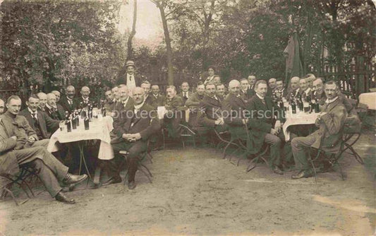 74028855 Bier Beer Biere Maenner Gruppenfoto