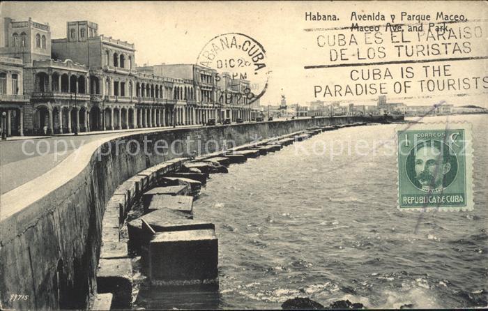 11735116 Habana Havana Avenida y Parque Maceo Stamp on AK