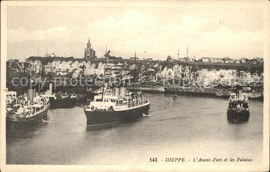 11707747 Bateau à vapeur Oceanliner Dieppe Avant-Port Falaises