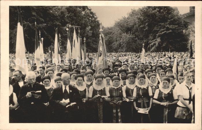 11709075 Prague Prahy Prague Messe de prière au Baumgarten Les gens en prière