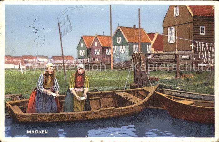 11761465 Marken Residential houses of the island waterway boat girls traditional costumes