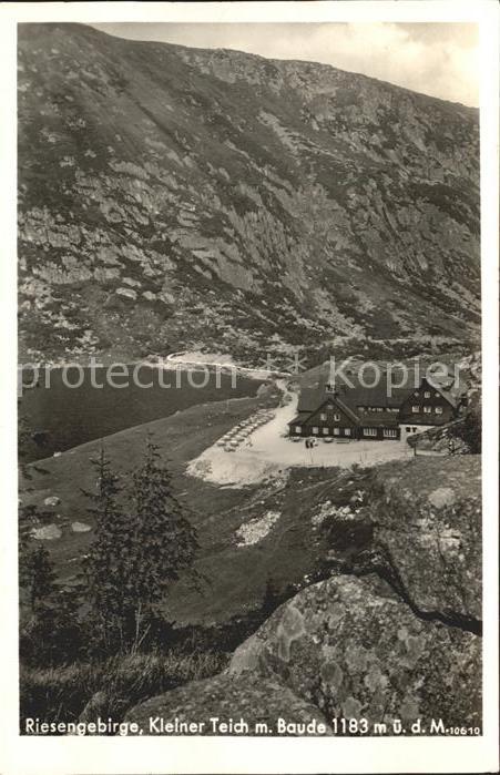 11953052 Riesengebirge Krkonose Karkonosze Kleiner Teich mit Baude