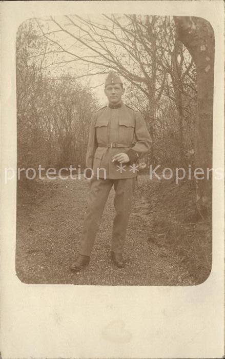 12149977 Militaria Schweiz Soldat Zigarette Foto