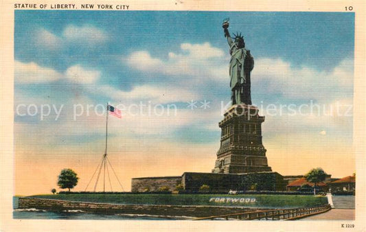 73588780 New York City Statue of Liberty Illustration