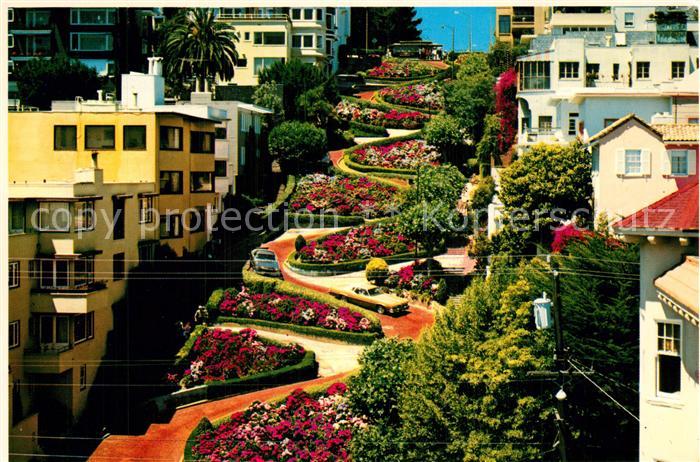 73590443 San Francisco California Cable car passes above the crookedest street