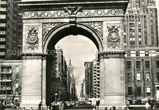 73590459 New York City Fifth Avenue Arch of Triumph in Washington Square