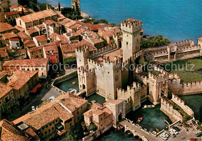 73682180 Sirmione Lago di Garda Castello Scagliero Fliegeraufnahme